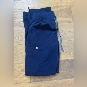 Figs scrubs size small tall